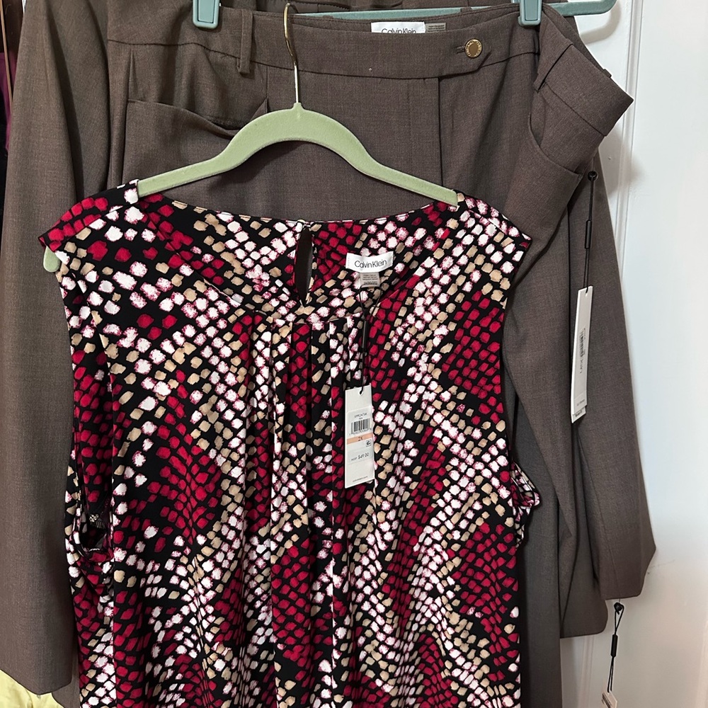 Pantsuit with Sleeveless Top with Abstract Pattern